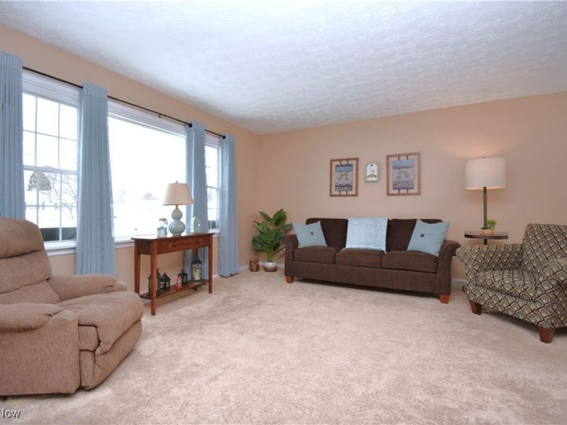 601 Wendemere Drive, Hubbard, OH 44425 Photo 5