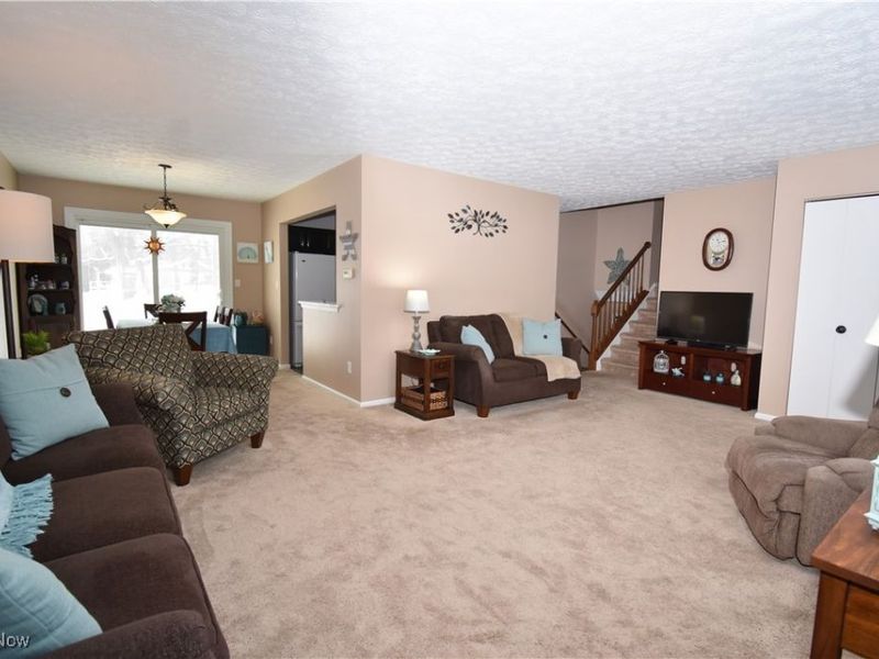 601 Wendemere Drive, Hubbard, OH 44425 Photo 6