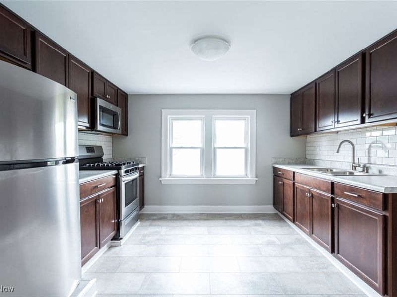 1392 Sheffield Road, Unit 3, Cleveland, OH 44121 Photo 7