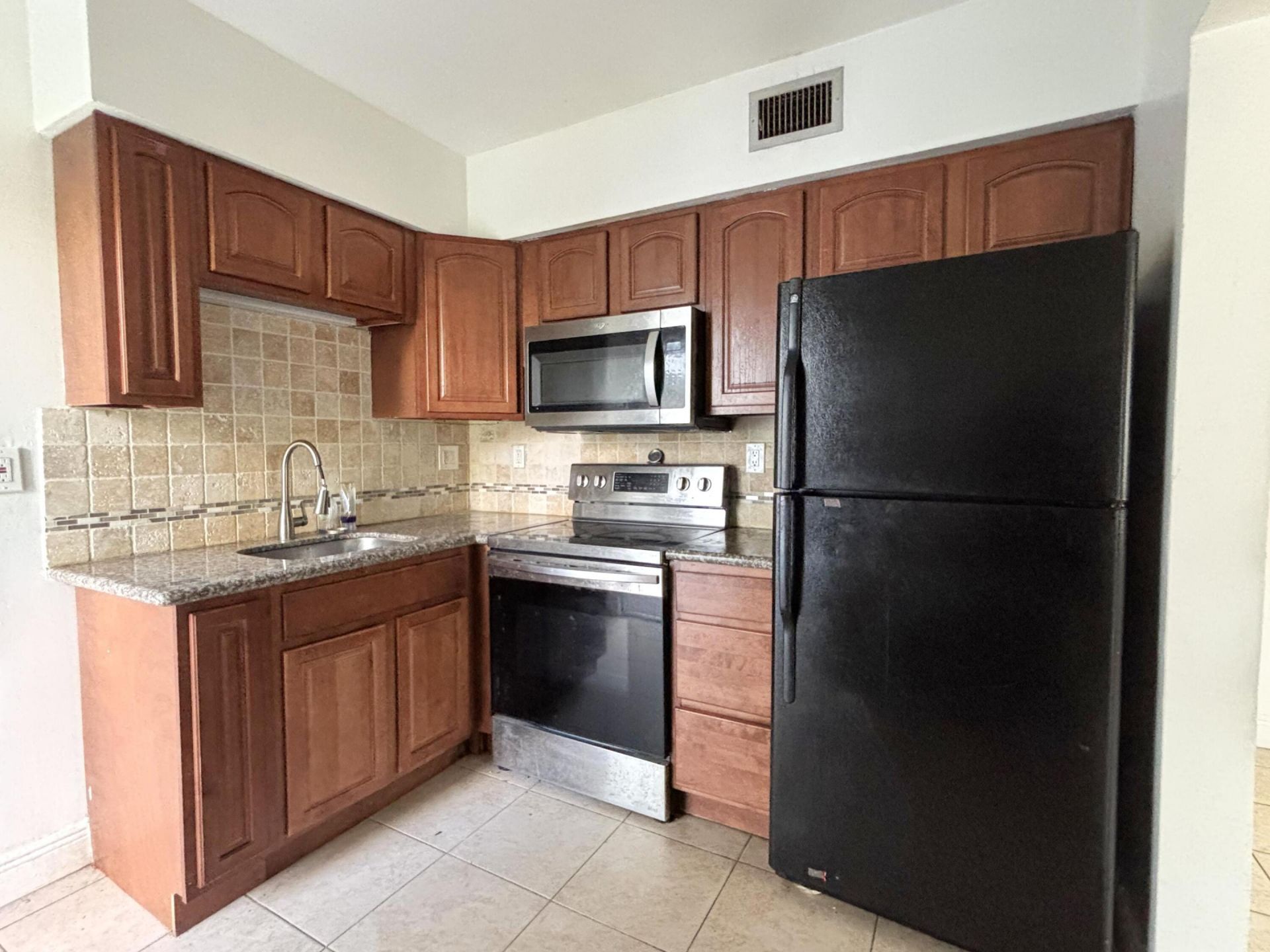 1916 SW 11th Street, Unit 12, Fort Lauderdale, FL 33312 Photo