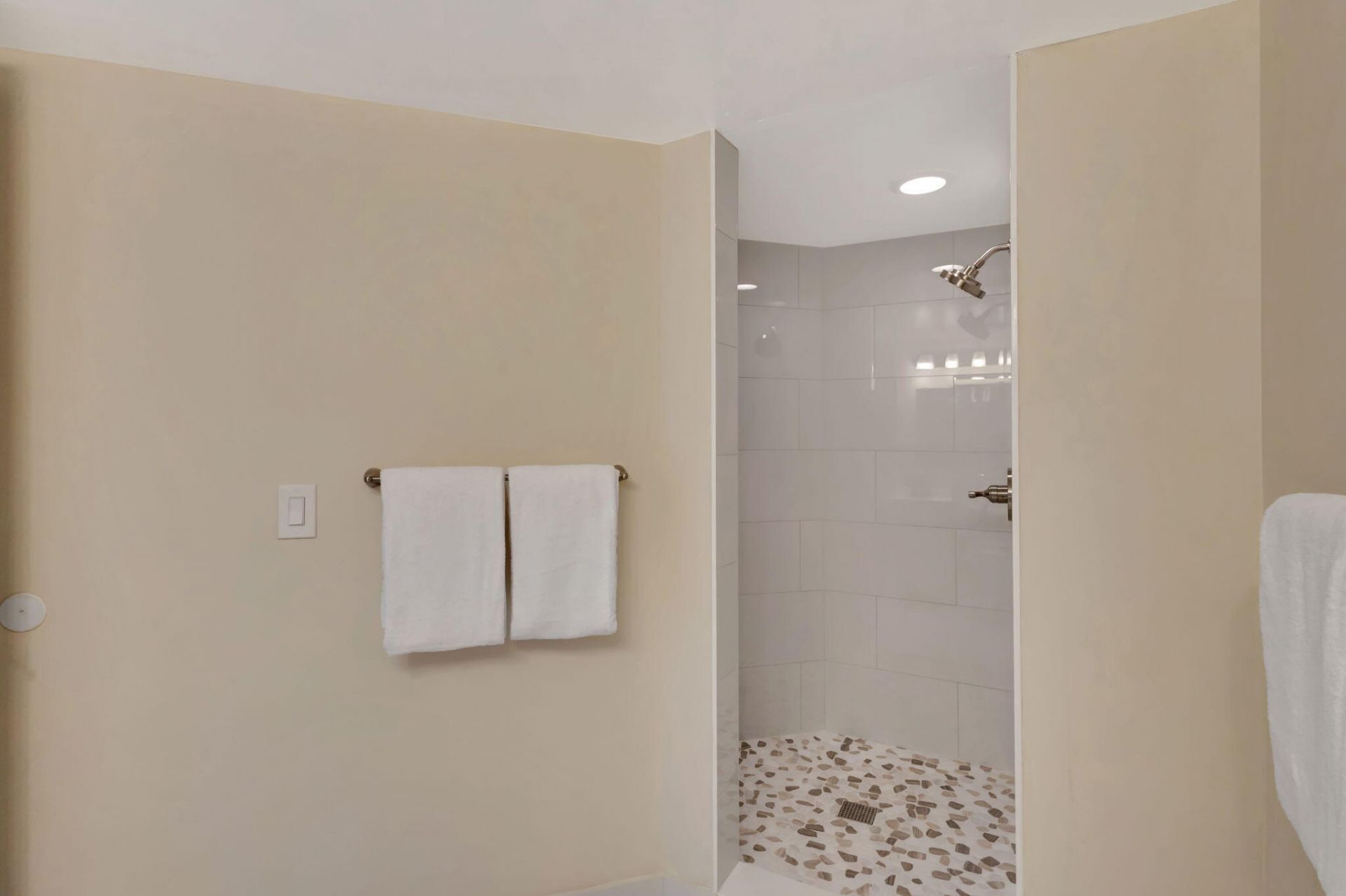 600 Uno Lago Drive, Unit 205, Juno Beach, FL 33408 Photo