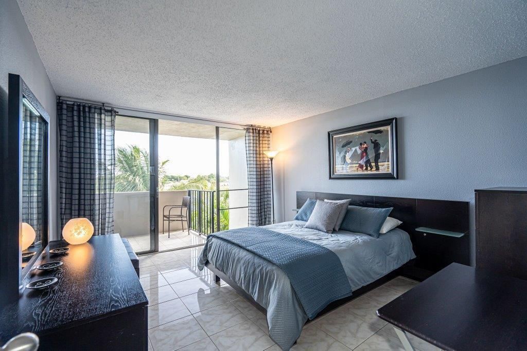 1830 Embassy Drive, Unit 411, West Palm Beach, FL 33401 Photo