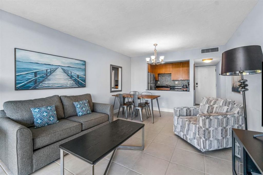 1830 Embassy Drive, Unit 604, West Palm Beach, FL 33401 Photo