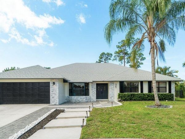 325 Knotty Wood Lane, Wellington, FL 33414