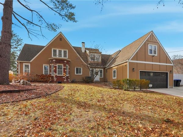 1303 Pembroke Lane, Topeka, KS 66604