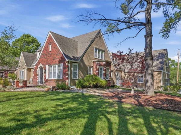 1303 Pembroke Lane, Topeka, KS 66604