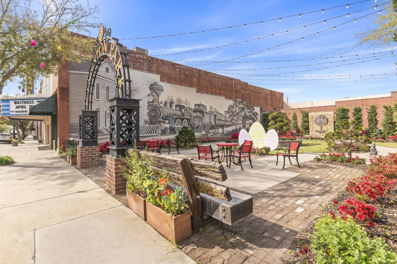 337 Main St.  Photo 5