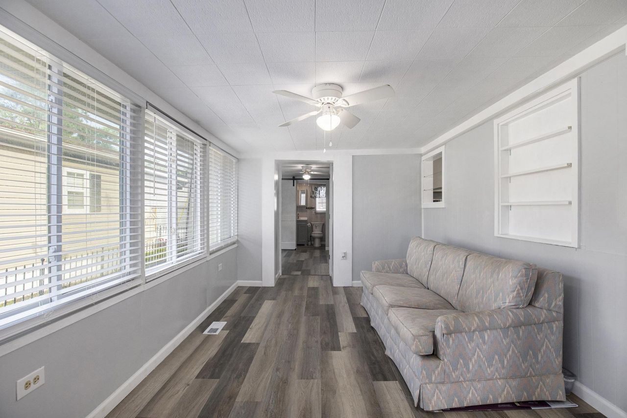 9700 Kings Rd. Photo 5