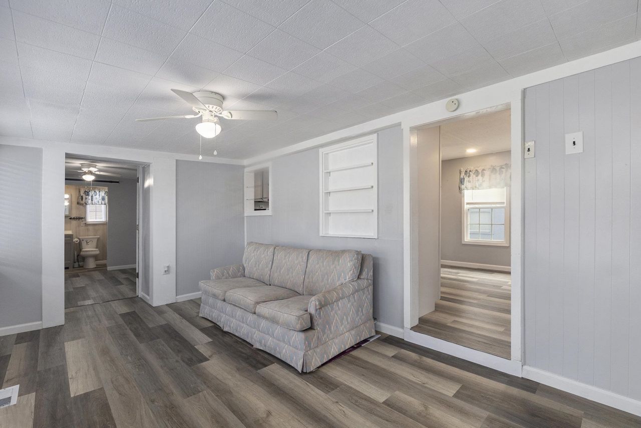 9700 Kings Rd. Photo 6