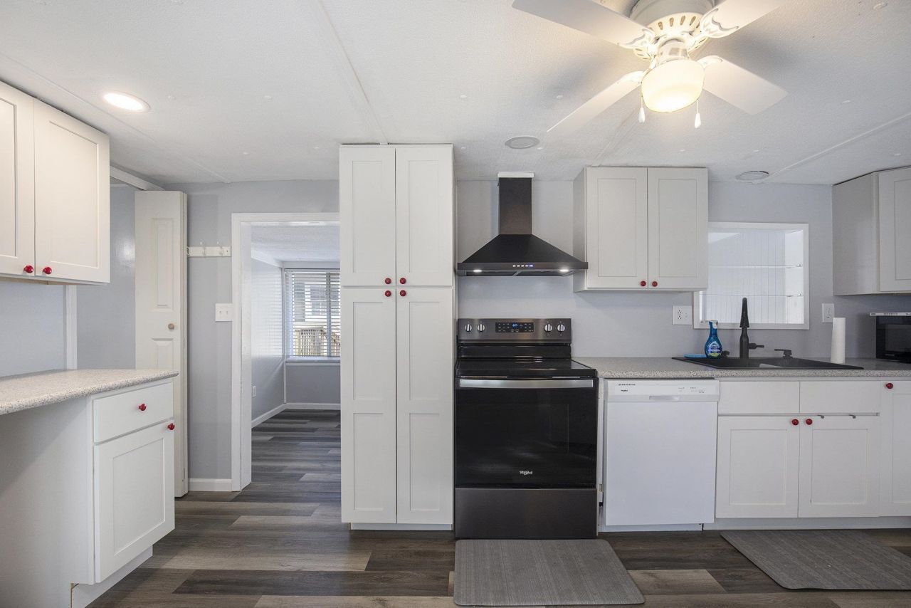 9700 Kings Rd. Photo 9