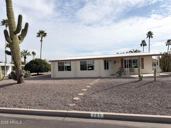 735 S PARK VIEW Circle, Mesa, AZ 85208