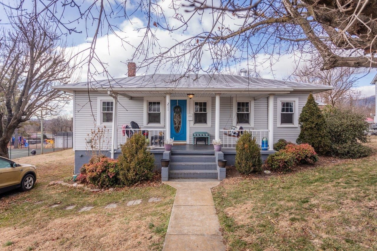 211 Second St, Shenandoah, VA 22849 Main Photo