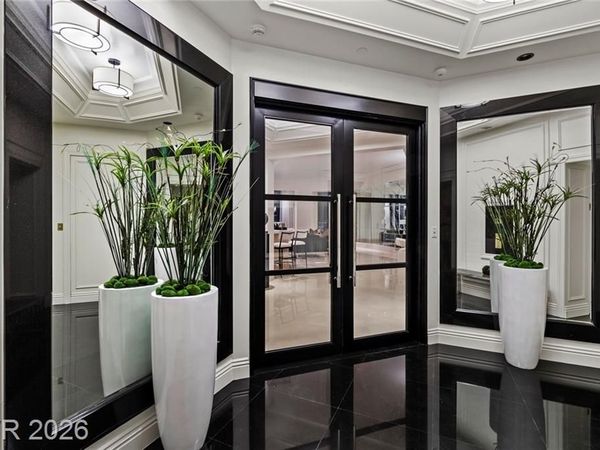 2747 Paradise Road, Unit 3404, Las Vegas, NV 89109