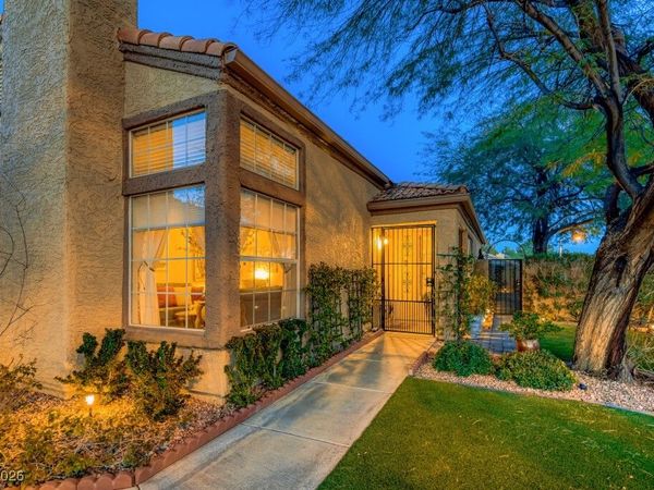 3332 Royal Glen Court, Las Vegas, NV 89117