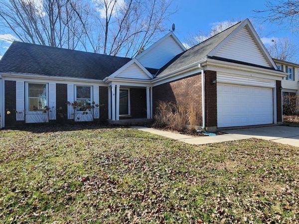 5 Castlegate Court, Vernon Hills, IL 60061