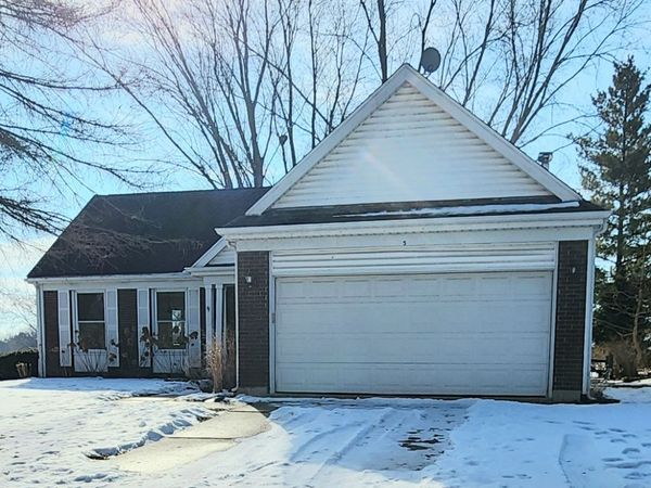 5 Castlegate Court, Vernon Hills, IL 60061