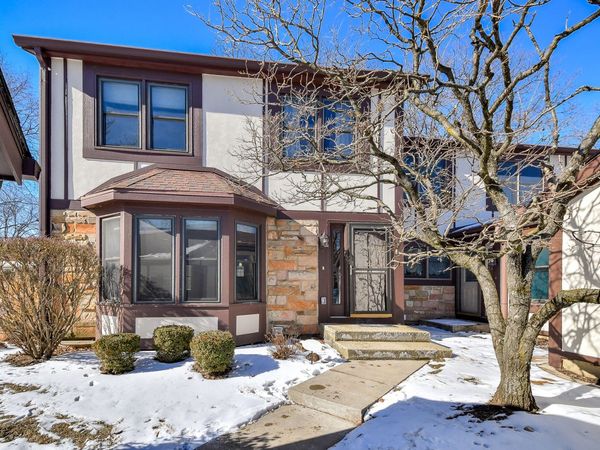 46 White Oak Circle, Unit 46, St. Charles, IL 60174