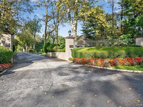 3 Willada Lane, Glen Cove, NY 11542