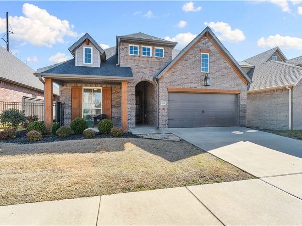 2803 SW Hampton Avenue, Bentonville, AR 72713