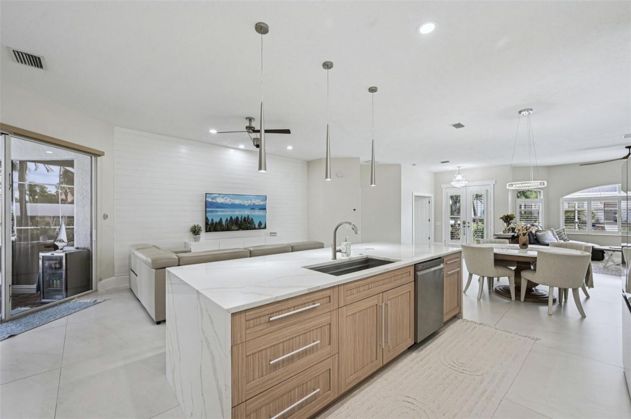 4611 Shark Drive, Bradenton, FL 34208 Photo