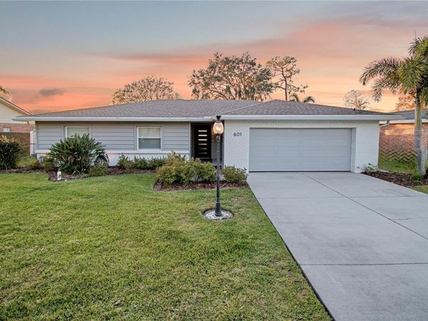 601 LAKE PANSY DRIVE NW, WINTER HAVEN, FL 33881