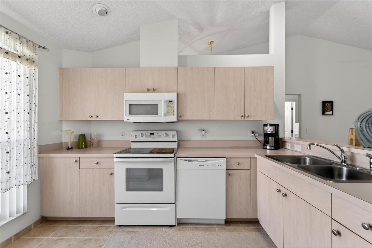 512 Atwood Avenue N, Saint Petersburg, FL 33702 Photo