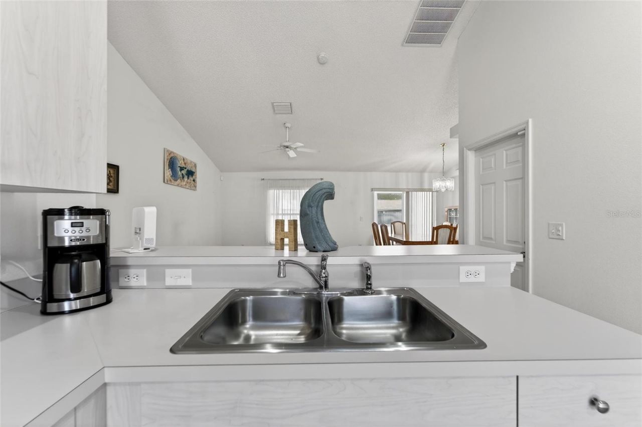 512 Atwood Avenue N, Saint Petersburg, FL 33702 Photo