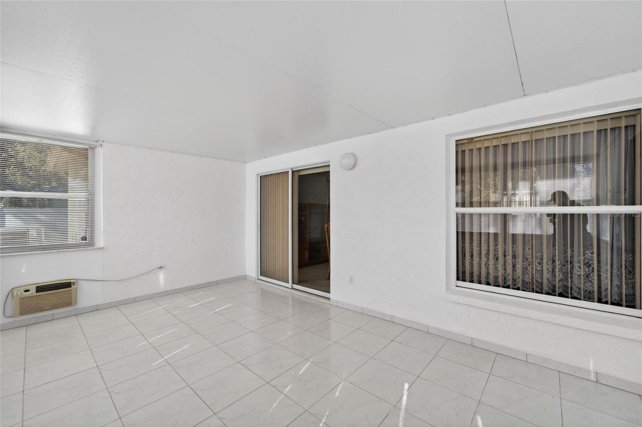 512 Atwood Avenue N, Saint Petersburg, FL 33702 Photo