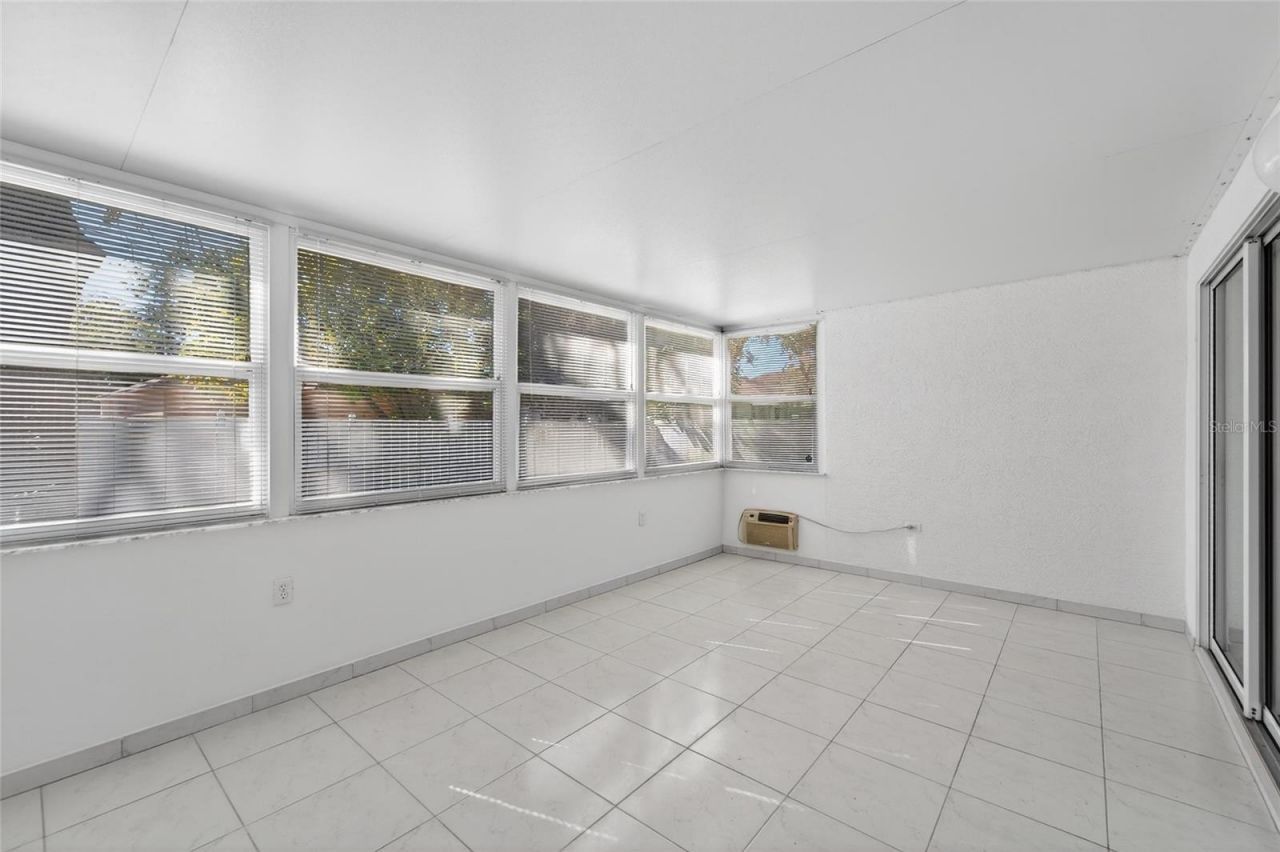 512 Atwood Avenue N, Saint Petersburg, FL 33702 Photo