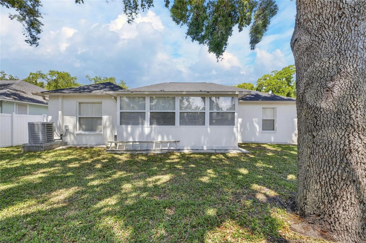 512 Atwood Avenue N, Saint Petersburg, FL 33702 Photo