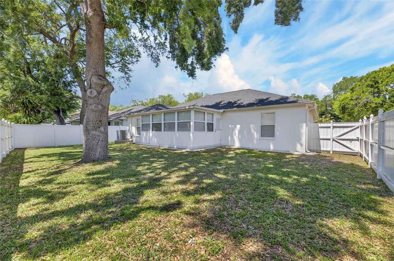 512 Atwood Avenue N, Saint Petersburg, FL 33702 Photo