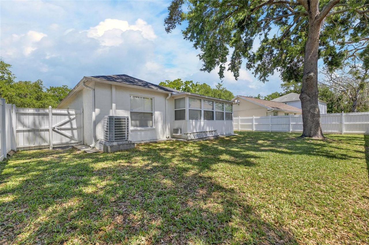 512 Atwood Avenue N, Saint Petersburg, FL 33702 Photo