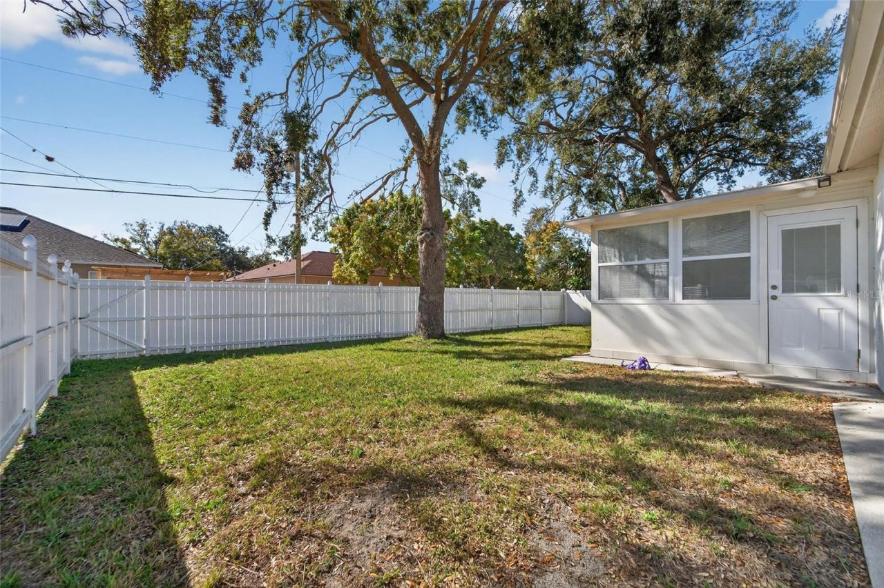 512 Atwood Avenue N, Saint Petersburg, FL 33702 Photo