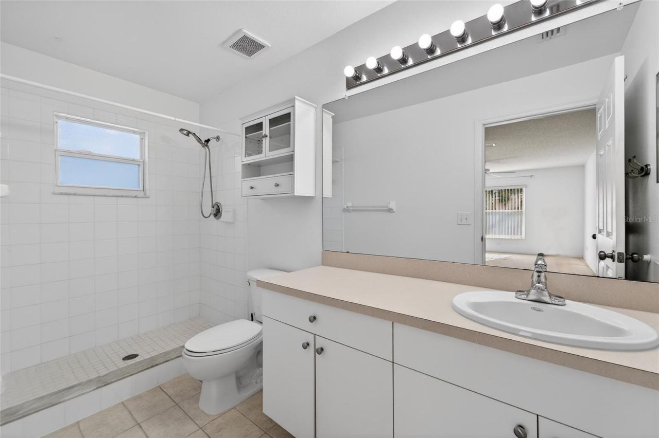 512 Atwood Avenue N, Saint Petersburg, FL 33702 Photo