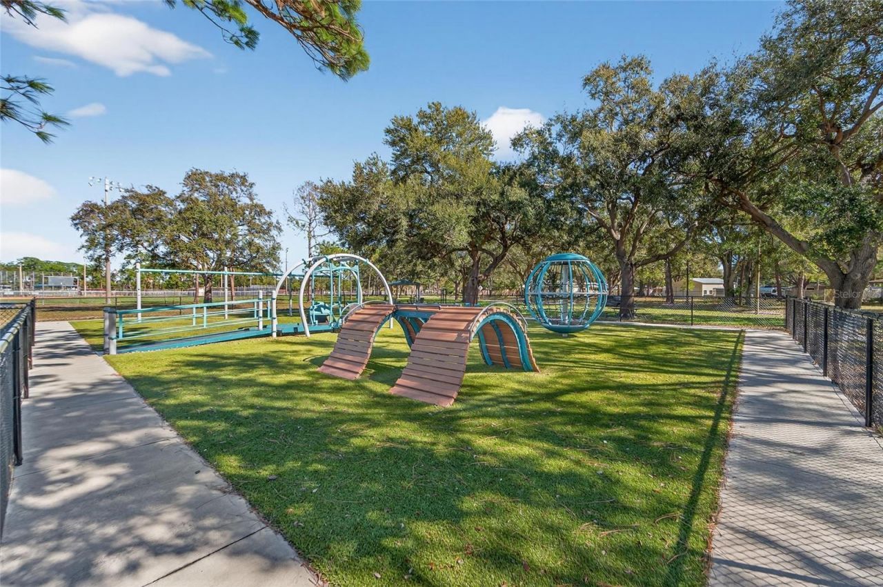 512 Atwood Avenue N, Saint Petersburg, FL 33702 Photo