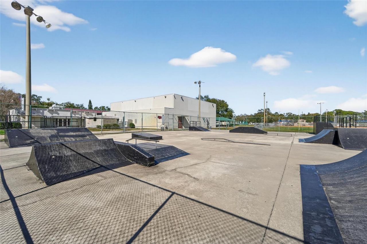 512 Atwood Avenue N, Saint Petersburg, FL 33702 Photo