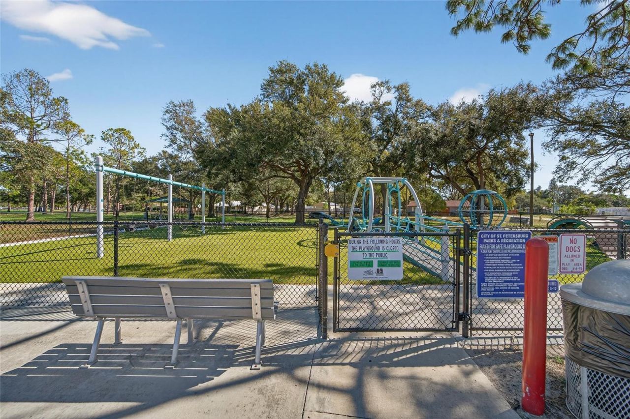 512 Atwood Avenue N, Saint Petersburg, FL 33702 Photo