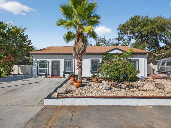 2835 W SHELTON AVENUE, TAMPA, FL 33611