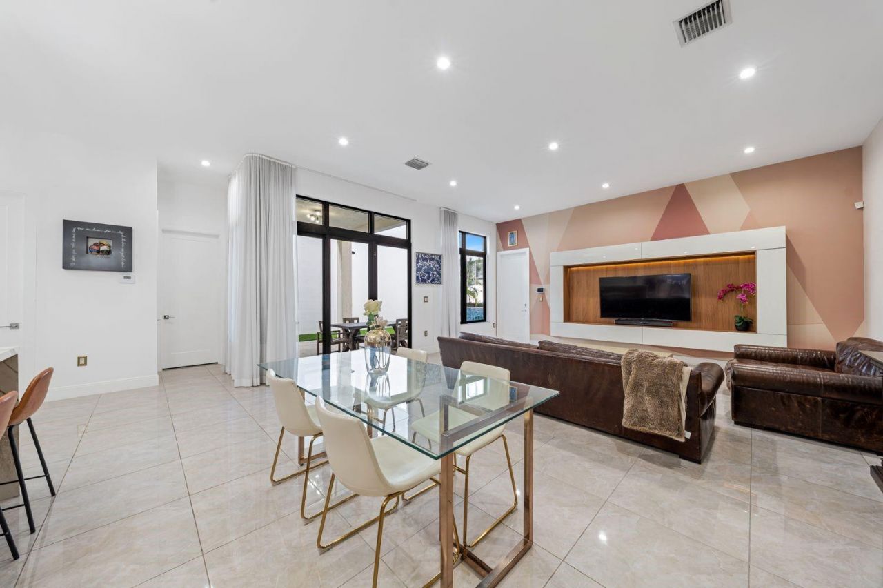 8225 Central Park Blvd, Doral, FL 33166 Photo