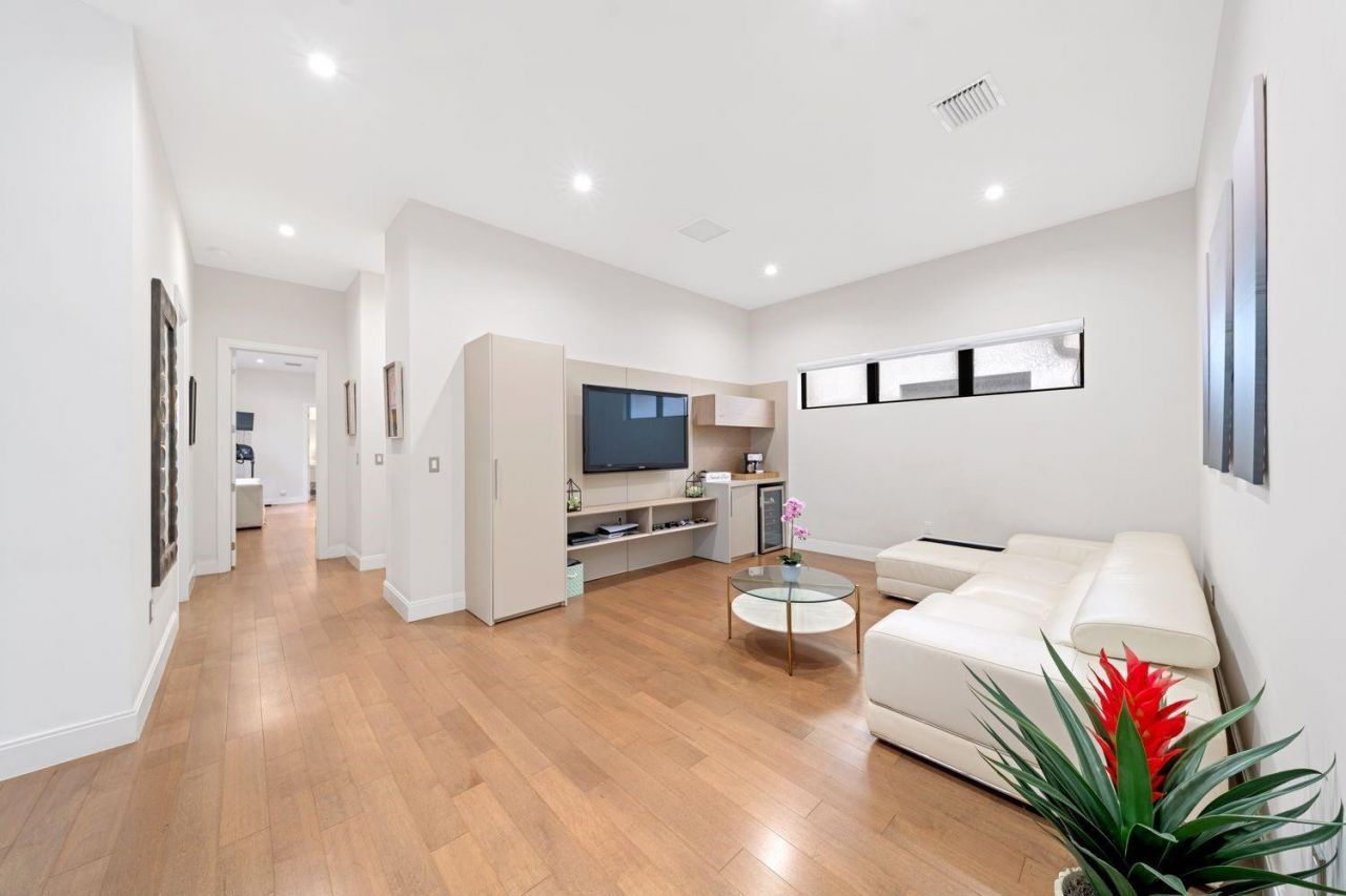 8225 Central Park Blvd, Doral, FL 33166 Photo