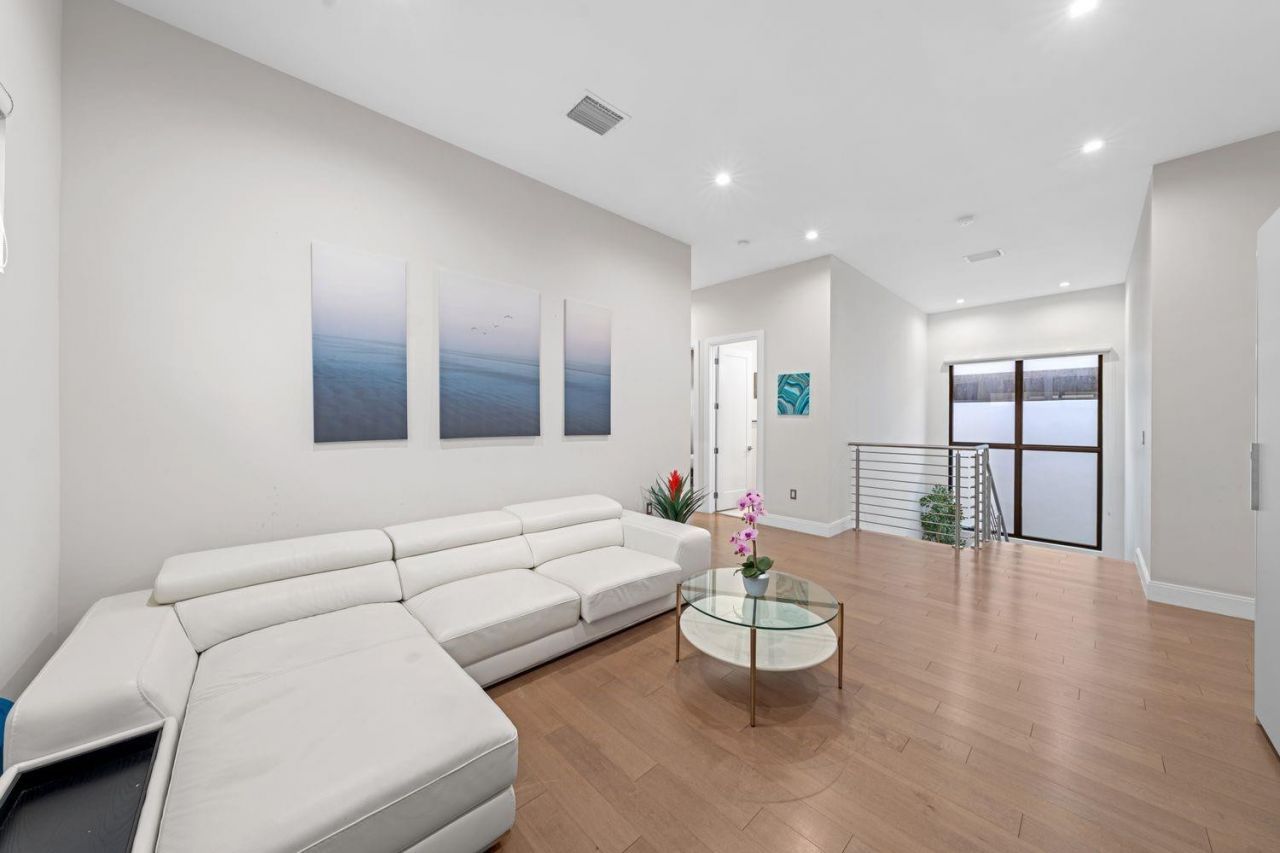 8225 Central Park Blvd, Doral, FL 33166 Photo