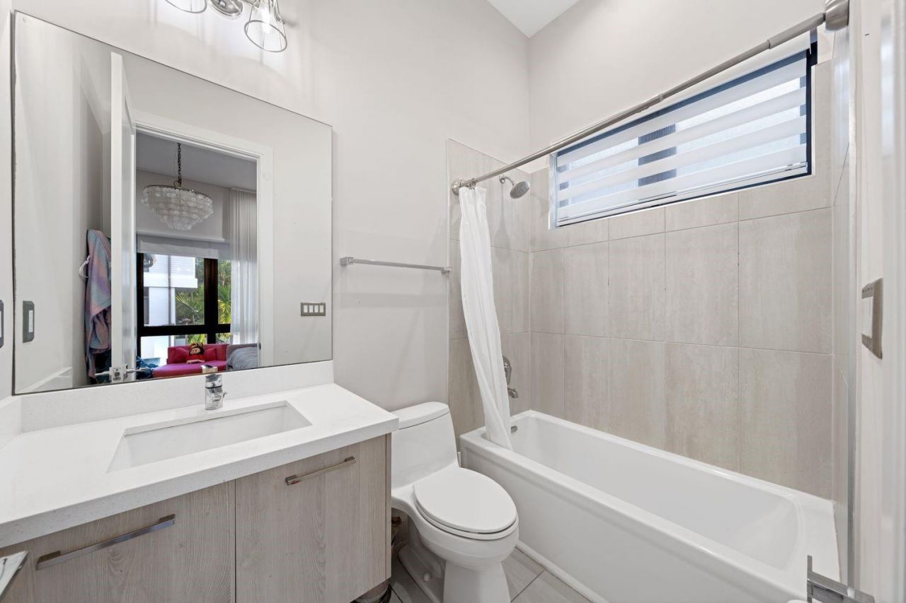 8225 Central Park Blvd, Doral, FL 33166 Photo