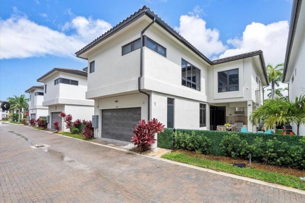 8225 Central Park Blvd, Doral, FL 33166 Photo