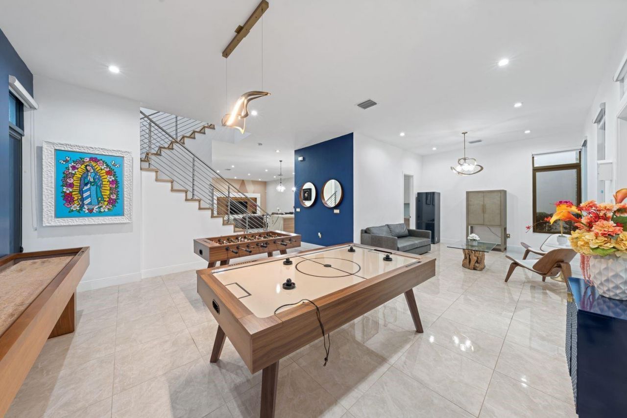 8225 Central Park Blvd, Doral, FL 33166 Photo