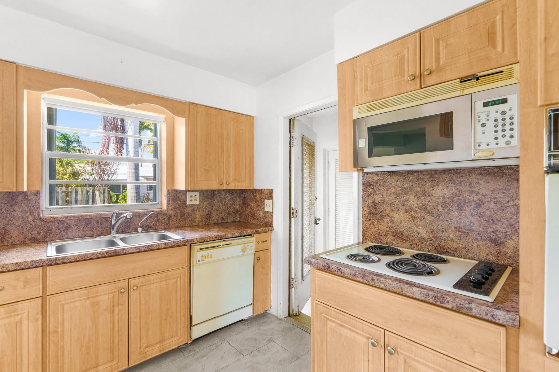 1941 NE 28th Avenue, Pompano Beach, FL 33062 Photo