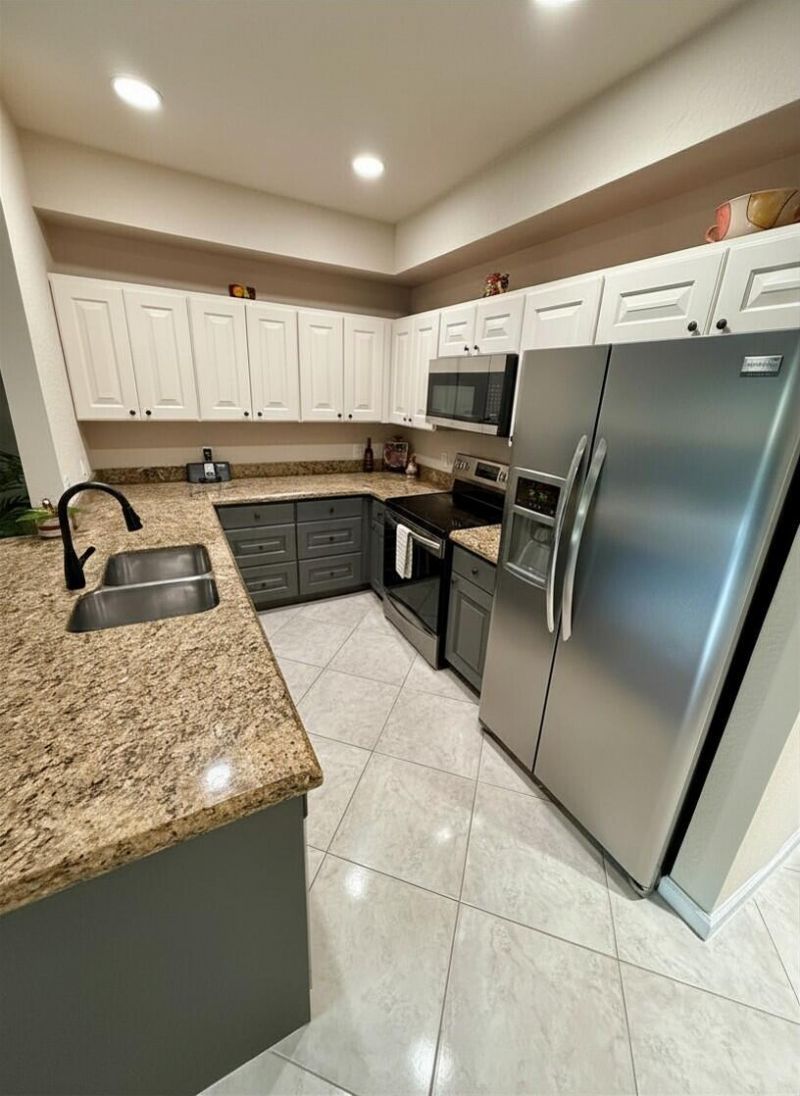 37 SE 3rd Avenue, Hallandale Beach, FL 33009 Photo