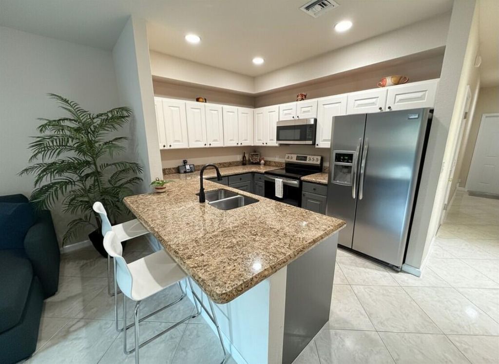 37 SE 3rd Avenue, Hallandale Beach, FL 33009 Photo
