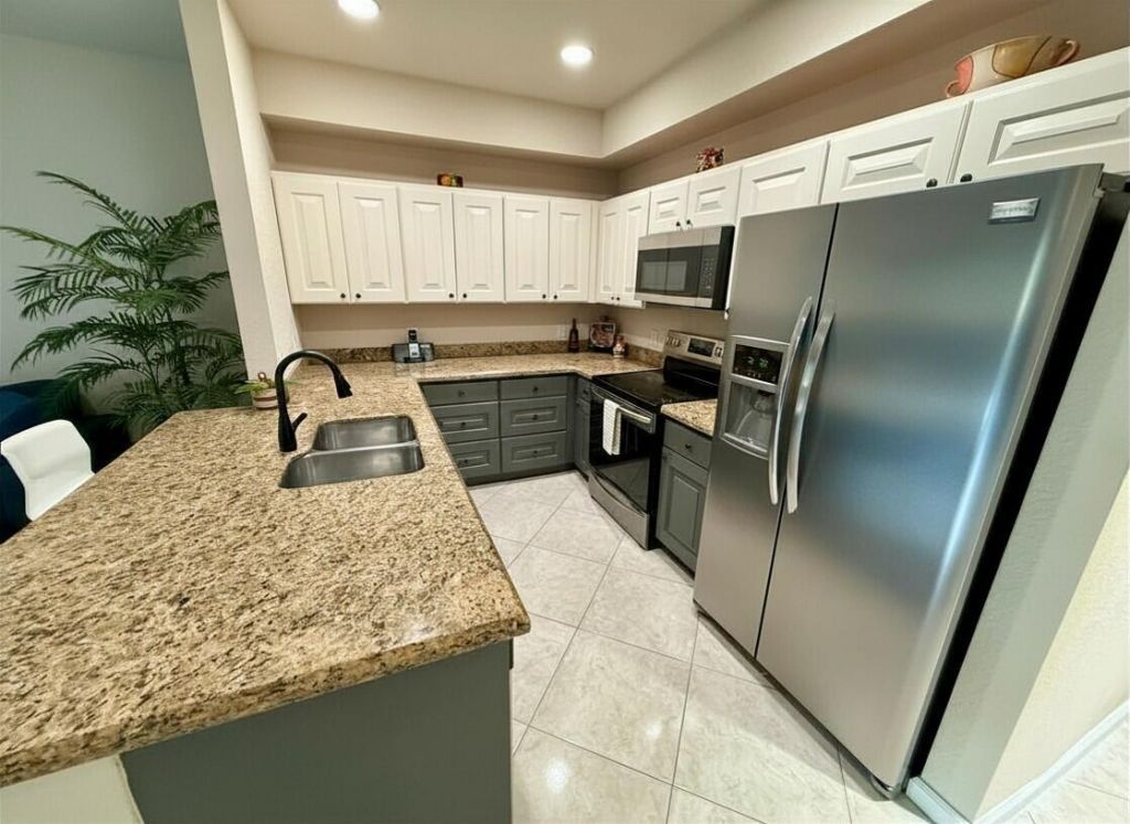37 SE 3rd Avenue, Hallandale Beach, FL 33009 Photo