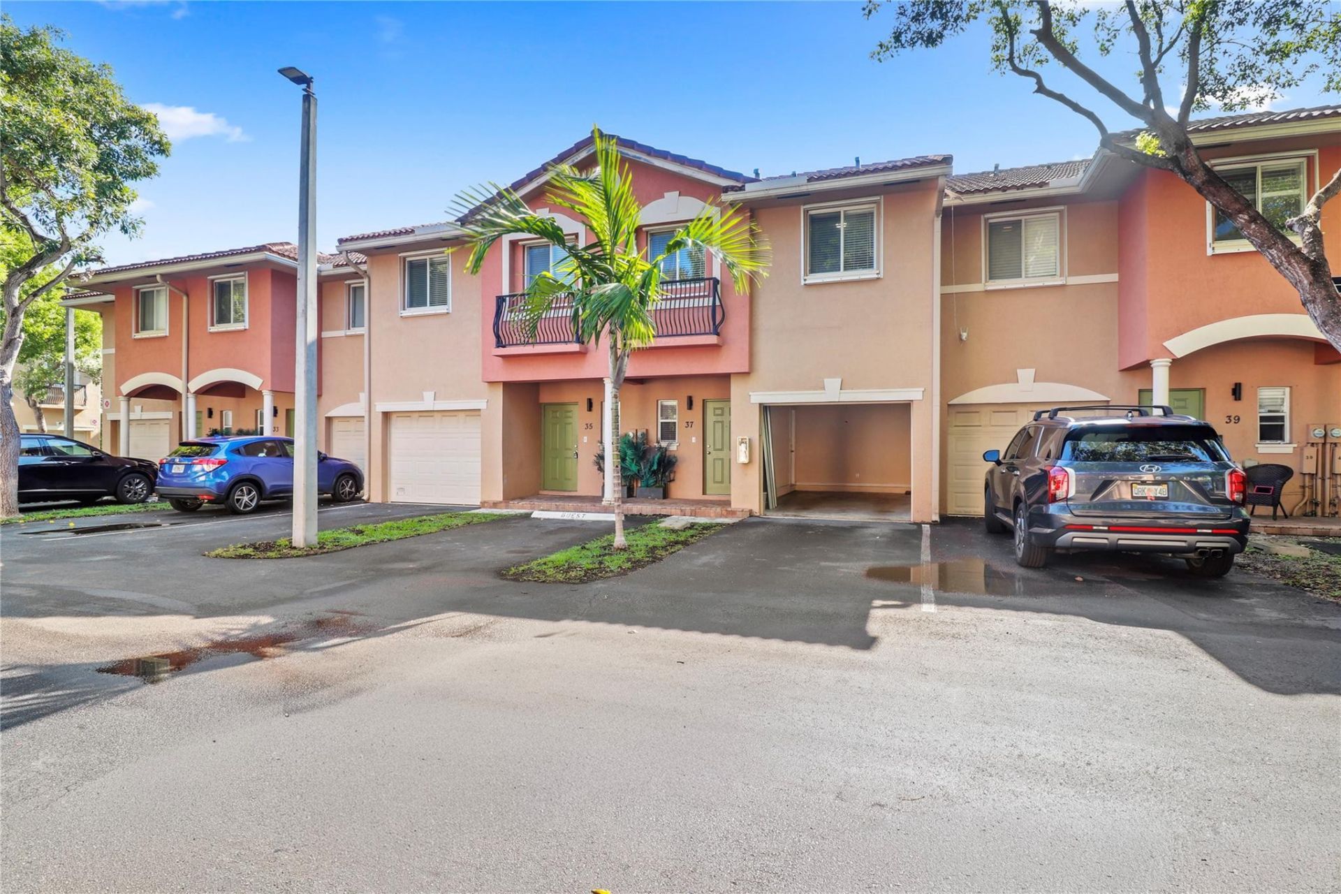 37 SE 3rd Avenue, Hallandale Beach, FL 33009 Photo