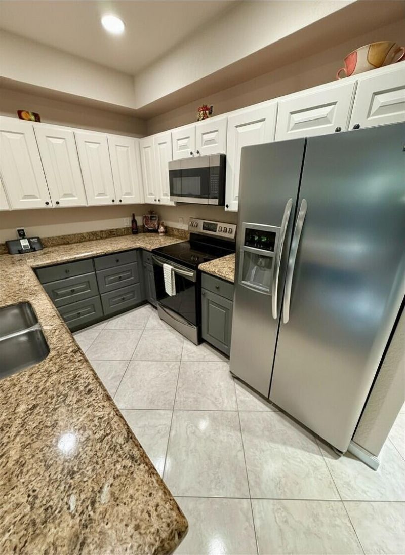 37 SE 3rd Avenue, Hallandale Beach, FL 33009 Photo
